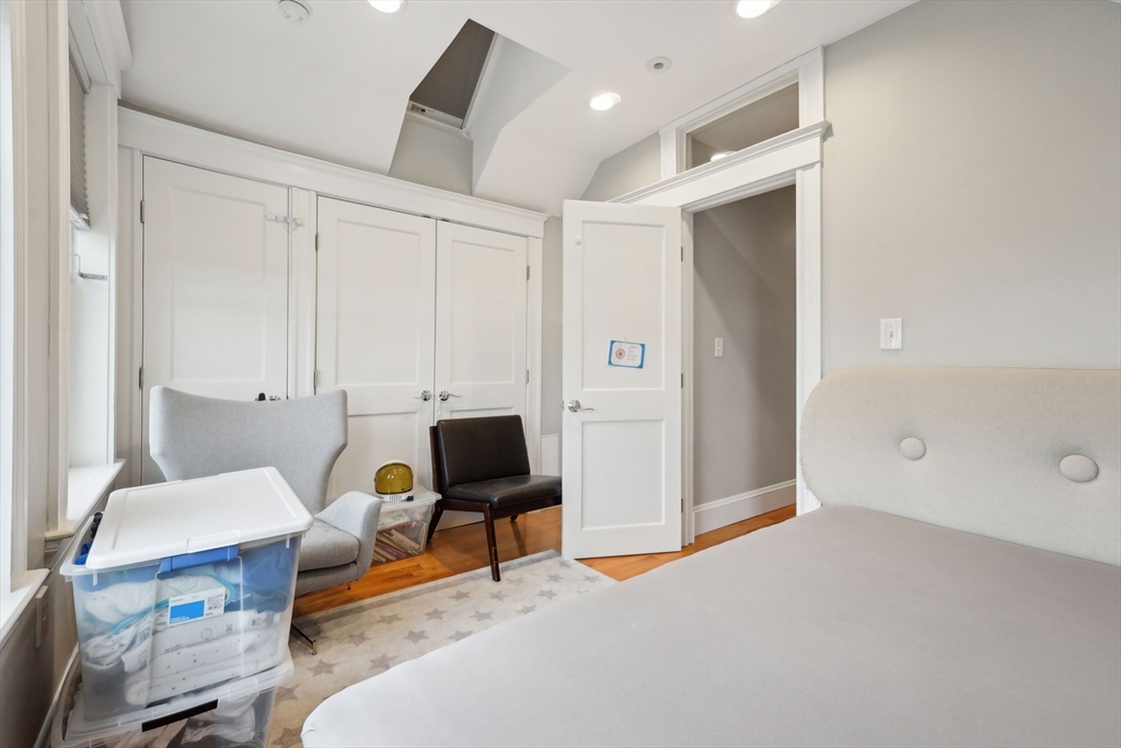 5 bed, 2 bath apartment for rent at 18 Hamilton Rd Unit 18, Somerville — photo 12 of 26