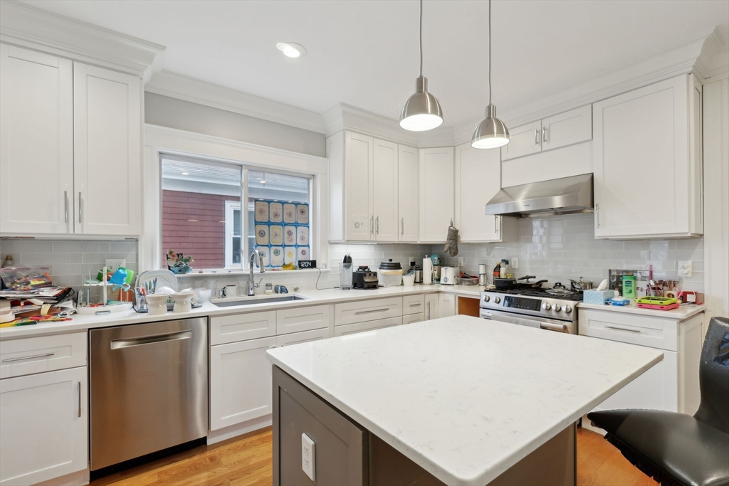 5 bed, 2 bath apartment for rent at 18 Hamilton Rd Unit 18, Somerville — photo 9 of 26