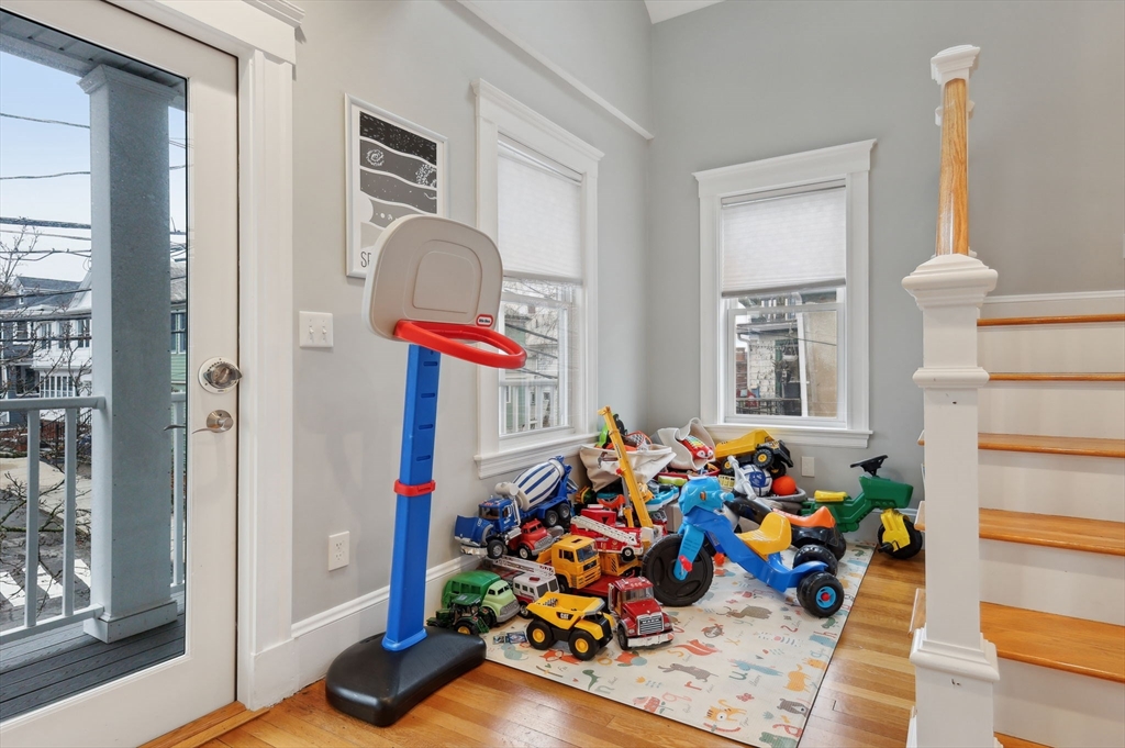 5 bed, 2 bath apartment for rent at 18 Hamilton Rd Unit 18, Somerville — photo 19 of 26