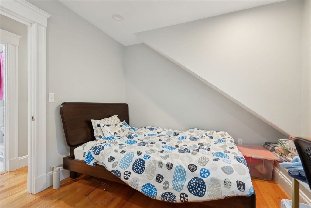 5 bed, 2 bath apartment for rent at 18 Hamilton Rd Unit 18, Somerville — photo 17 of 26