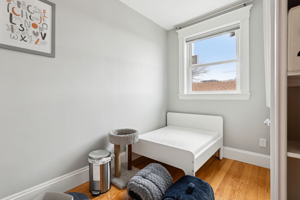 5 bed, 2 bath apartment for rent at 18 Hamilton Rd Unit 18, Somerville — photo 13 of 26