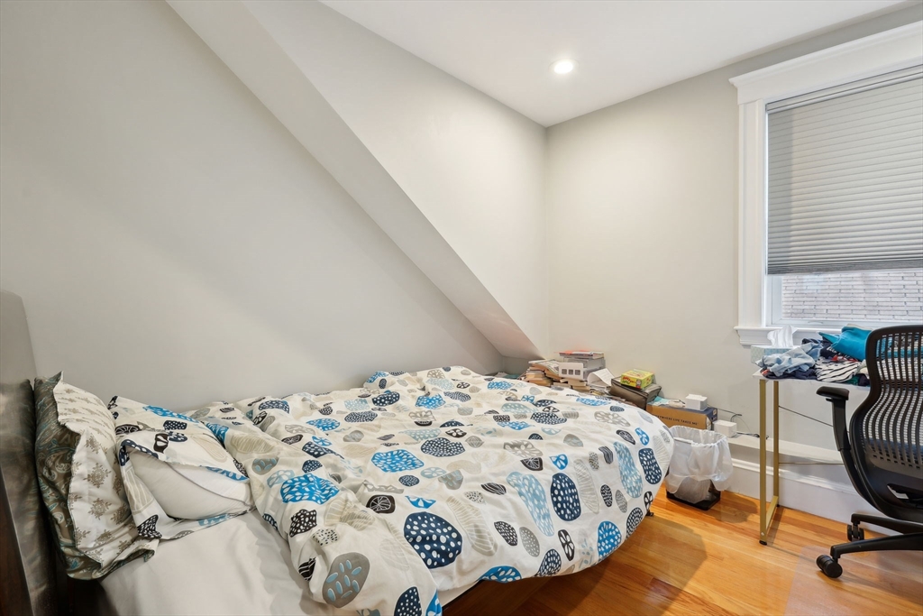 5 bed, 2 bath apartment for rent at 18 Hamilton Rd Unit 18, Somerville — photo 16 of 26