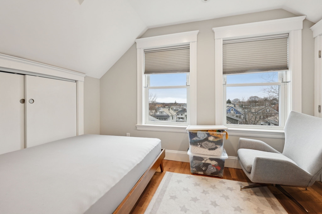 5 bed, 2 bath apartment for rent at 18 Hamilton Rd Unit 18, Somerville — photo 11 of 26