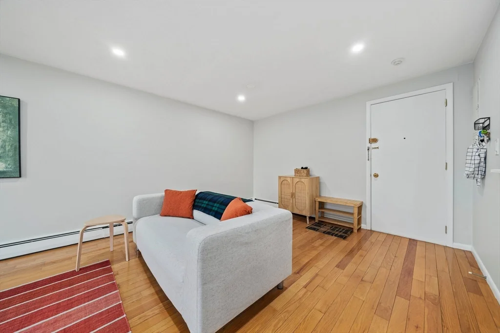 2 bed, 1 bath apartment for rent at 18 Hamilton Rd Unit 508, Arlington — photo 5 of 25