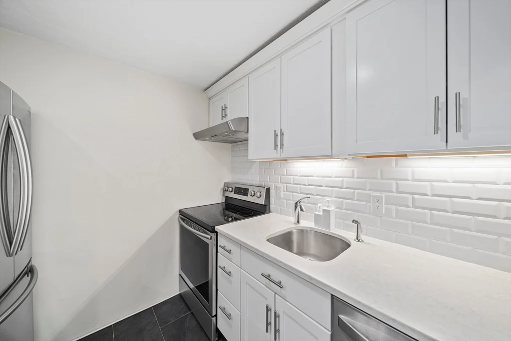 2 bed, 1 bath apartment for rent at 18 Hamilton Rd Unit 508, Arlington — photo 12 of 25