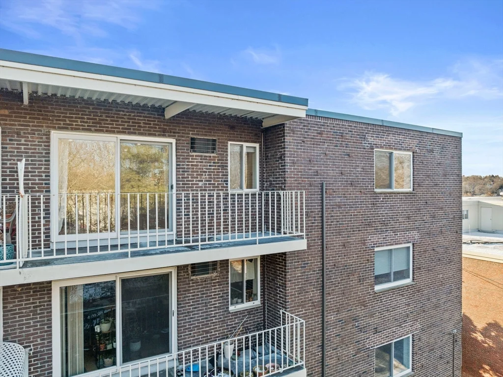 2 bed, 1 bath apartment for rent at 18 Hamilton Rd Unit 508, Arlington — photo 2 of 25