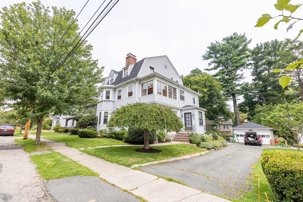 3 bed, 1 bath apartment for rent at 18 Hawthorn Rd Unit 2, Milton — photo 1 of 27