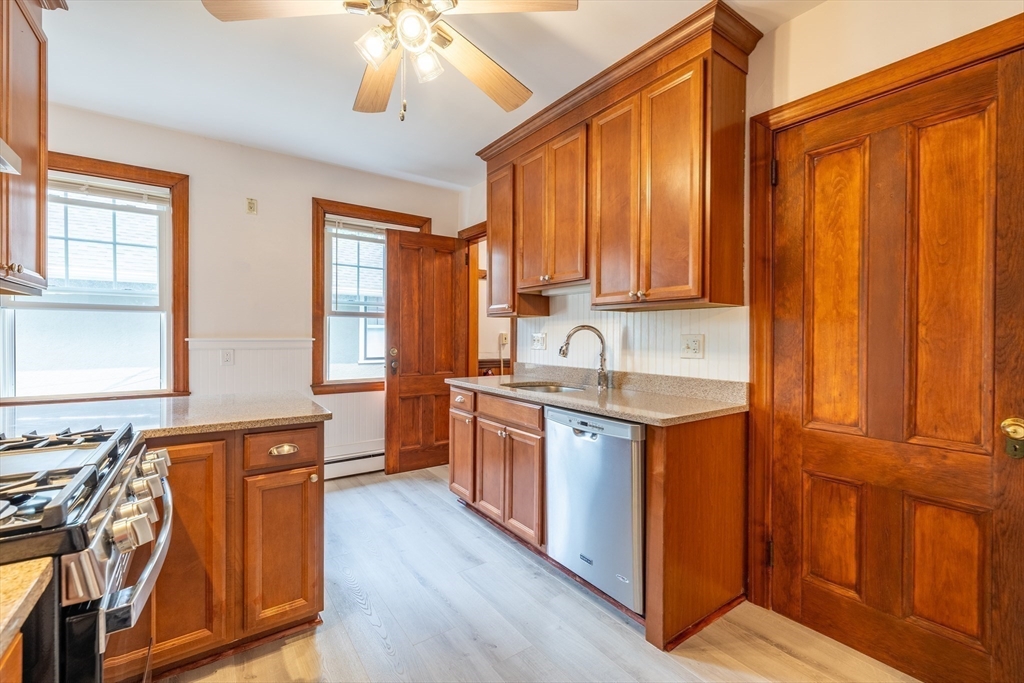 3 bed, 1 bath apartment for rent at 18 Hawthorn Rd Unit 2, Milton — photo 12 of 27