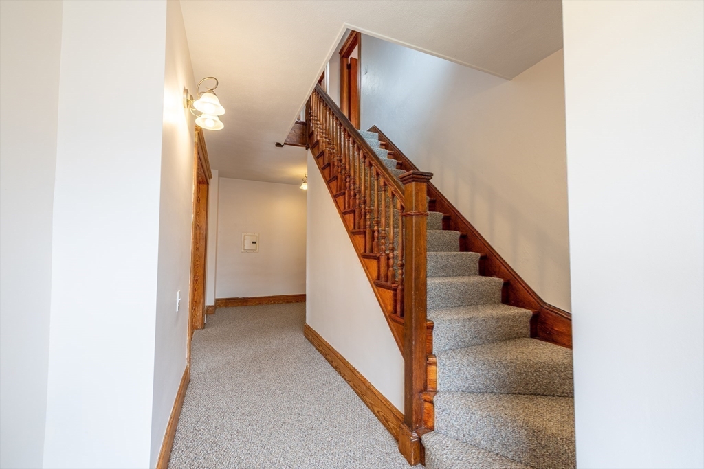 3 bed, 1 bath apartment for rent at 18 Hawthorn Rd Unit 2, Milton — photo 16 of 27