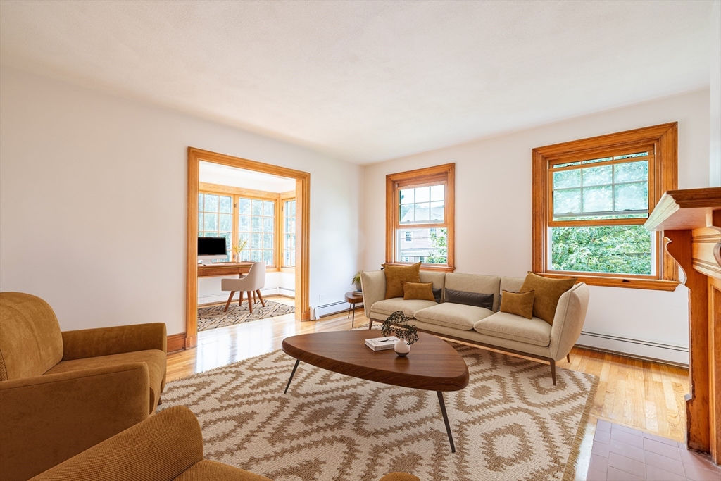 3 bed, 1 bath apartment for rent at 18 Hawthorn Rd Unit 2, Milton — photo 4 of 27