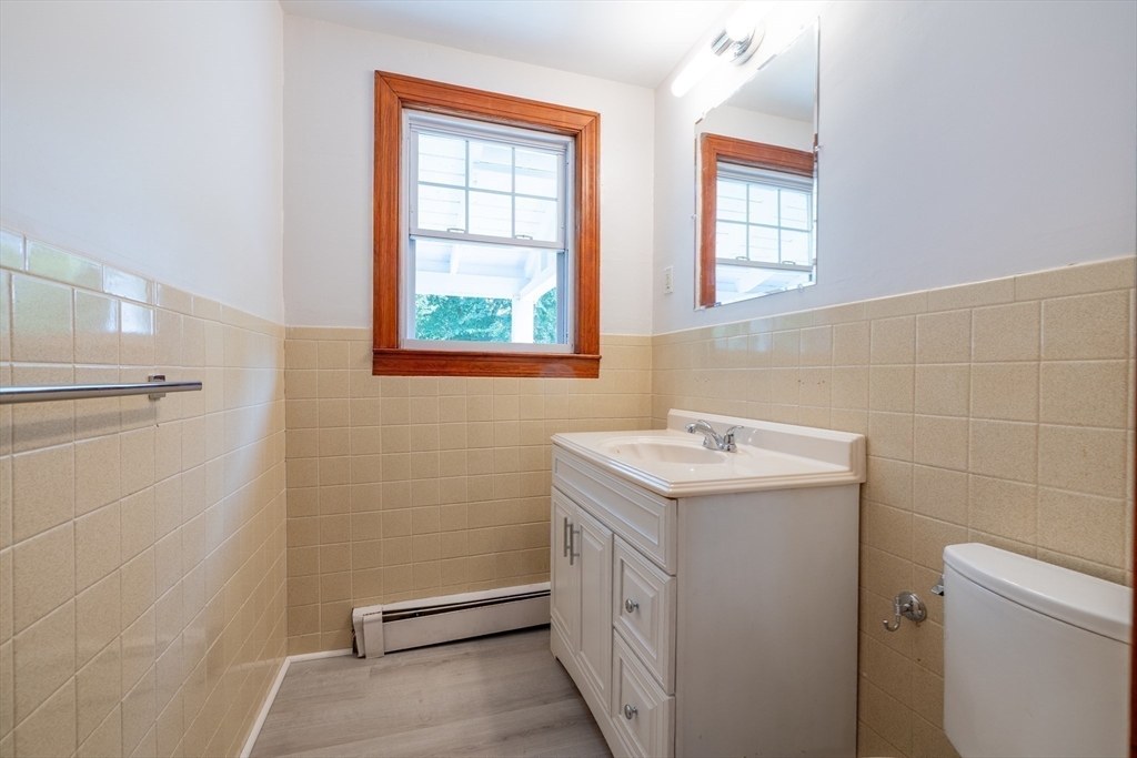 3 bed, 1 bath apartment for rent at 18 Hawthorn Rd Unit 2, Milton — photo 14 of 27