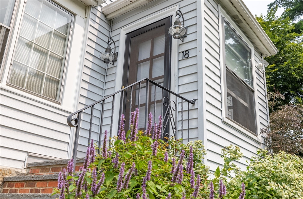 3 bed, 1 bath apartment for rent at 18 Hawthorn Rd Unit 2, Milton — photo 2 of 27