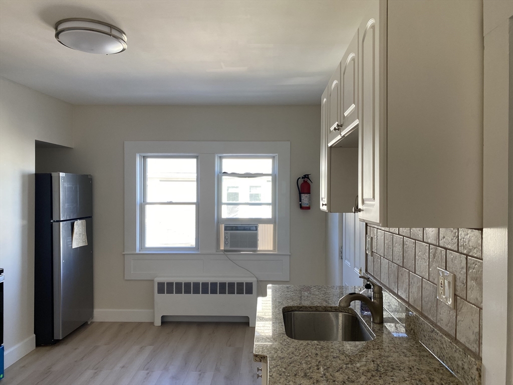 2 bed, 1 bath apartment for rent at 18 Highland Ter Unit 18, Needham — photo 3 of 14