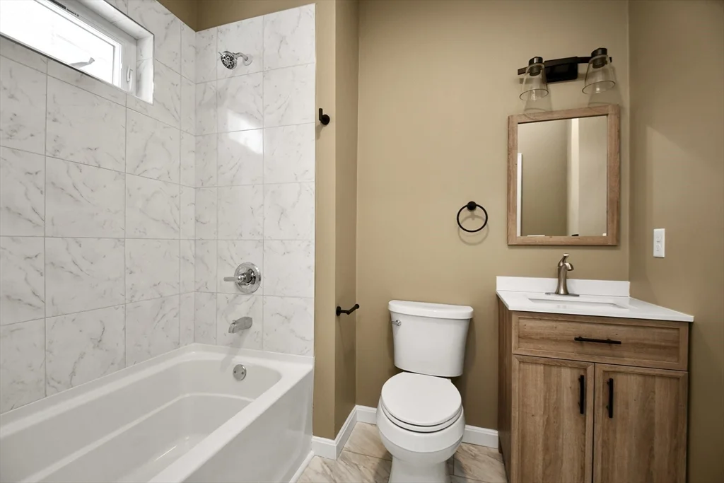 3 bed, 2 bath apartment for rent at 18 Hitchcock Rd Unit Apt 1, Worcester — photo 10 of 27