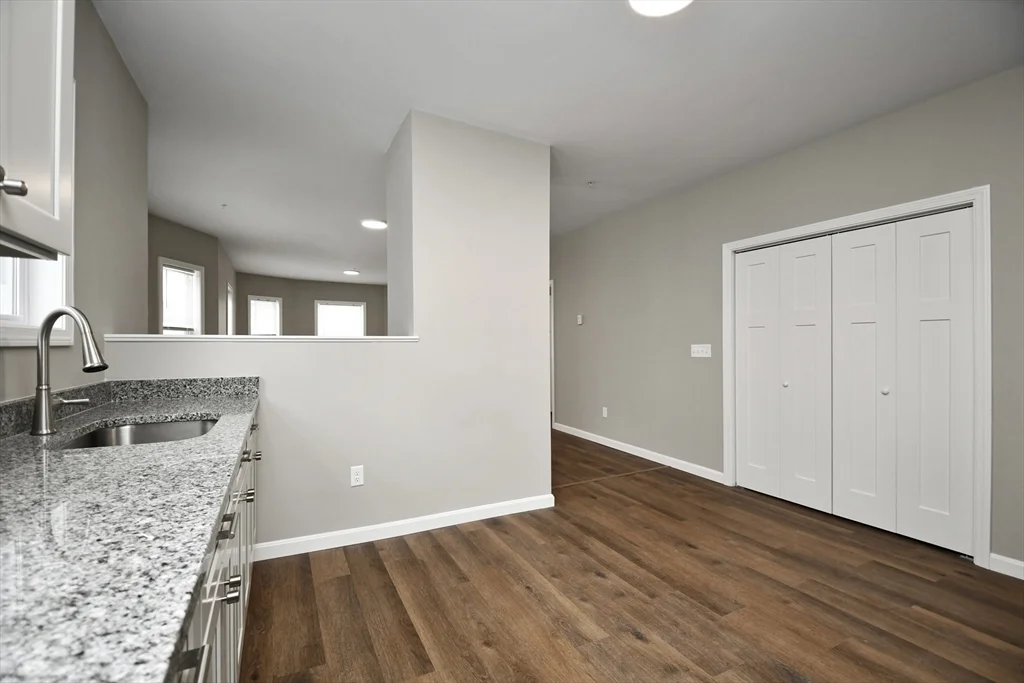 3 bed, 2 bath apartment for rent at 18 Hitchcock Rd Unit Apt 1, Worcester — photo 4 of 27