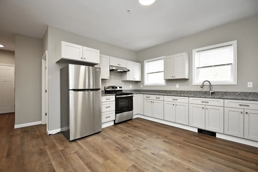 3 bed, 1 bath apartment for rent at 18 Hitchcock Rd Unit Apt 2, Worcester — photo 2 of 23