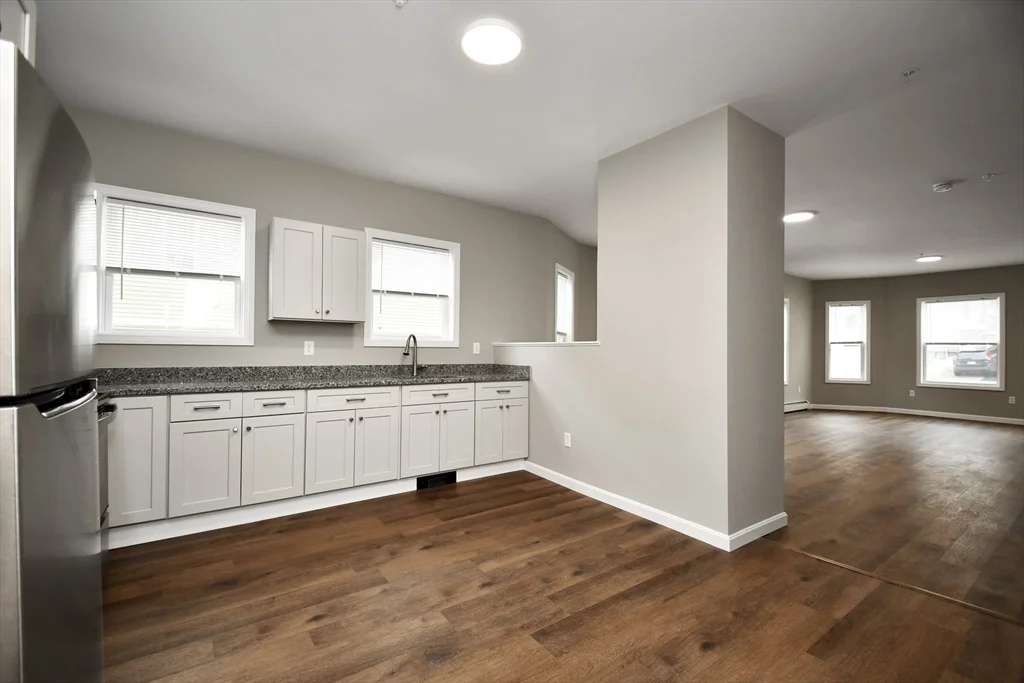 3 bed, 1 bath apartment for rent at 18 Hitchcock Rd Unit Apt 2, Worcester — photo 6 of 23