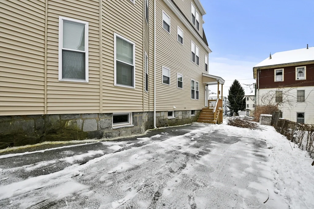 3 bed, 1 bath apartment for rent at 18 Hitchcock Rd Unit Apt 2, Worcester — photo 21 of 23