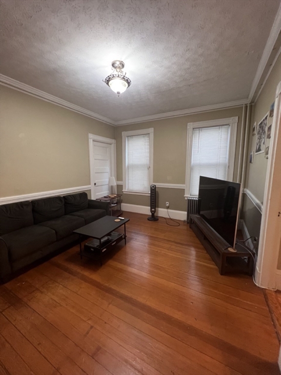 3 bed, 1 bath apartment for rent at 18 Homer Unit 1, Central Village — photo 3 of 14