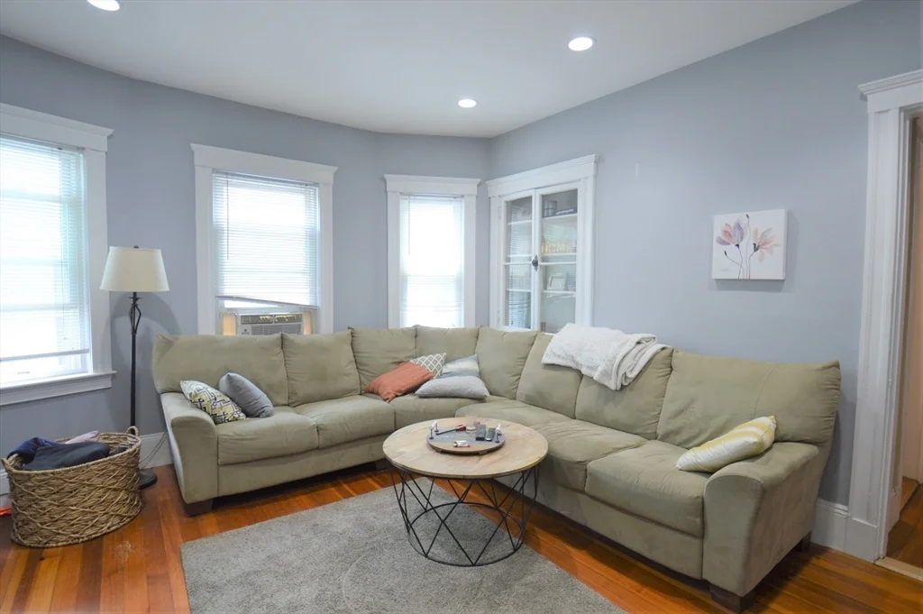 3 bed, 1 bath apartment for rent at 18 Hunnewell Ave Unit 2, Brighton — photo 1 of 17