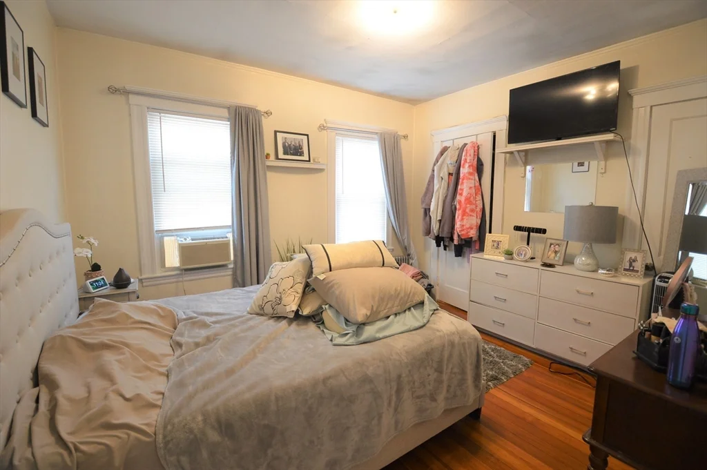 3 bed, 1 bath apartment for rent at 18 Hunnewell Ave Unit 2, Brighton — photo 5 of 17