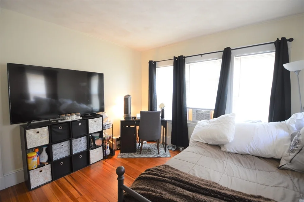 3 bed, 1 bath apartment for rent at 18 Hunnewell Ave Unit 2, Brighton — photo 8 of 17