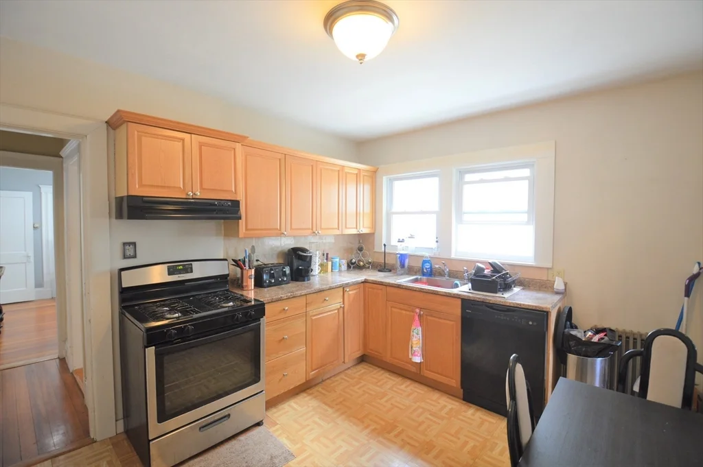 3 bed, 1 bath apartment for rent at 18 Hunnewell Ave Unit 2, Brighton — photo 3 of 17