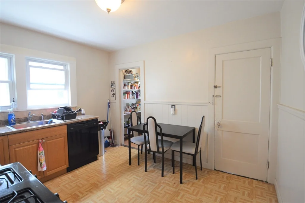 3 bed, 1 bath apartment for rent at 18 Hunnewell Ave Unit 2, Brighton — photo 4 of 17