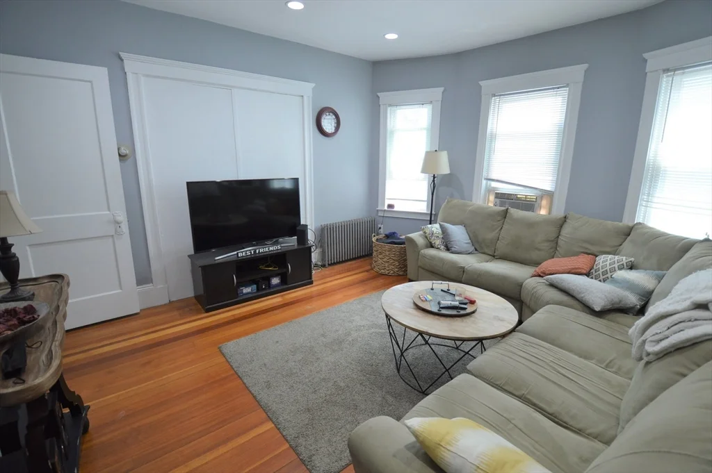 3 bed, 1 bath apartment for rent at 18 Hunnewell Ave Unit 2, Brighton — photo 2 of 17
