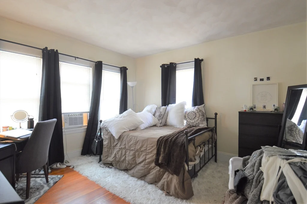 3 bed, 1 bath apartment for rent at 18 Hunnewell Ave Unit 2, Brighton — photo 9 of 17