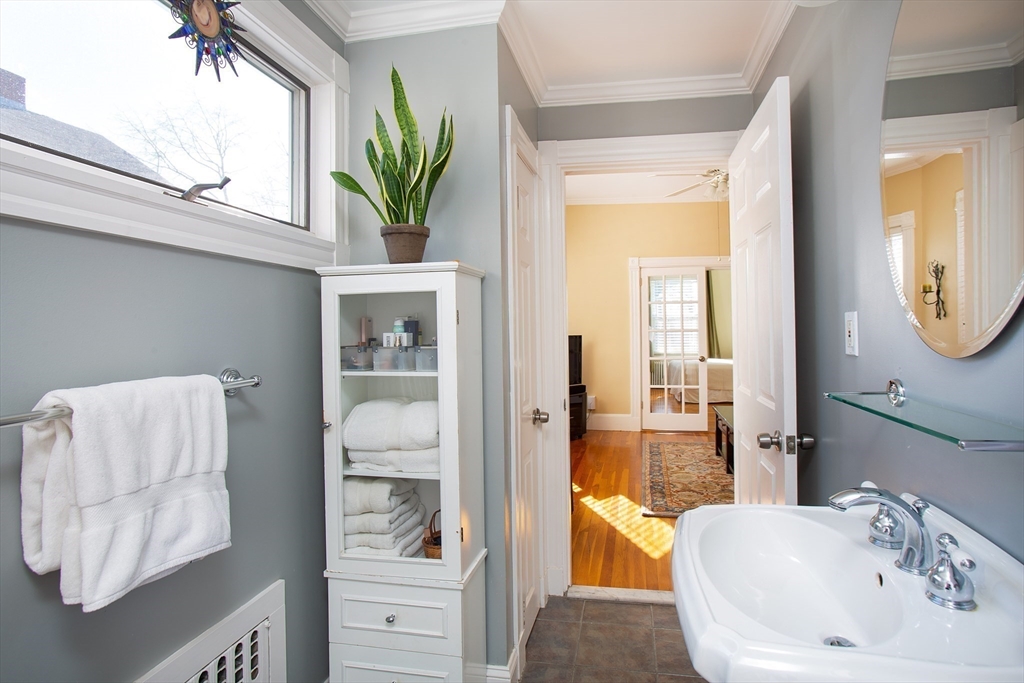 1 bed, 1 bath apartment for rent at 18 Hunt St Unit 1, Watertown — photo 6 of 13