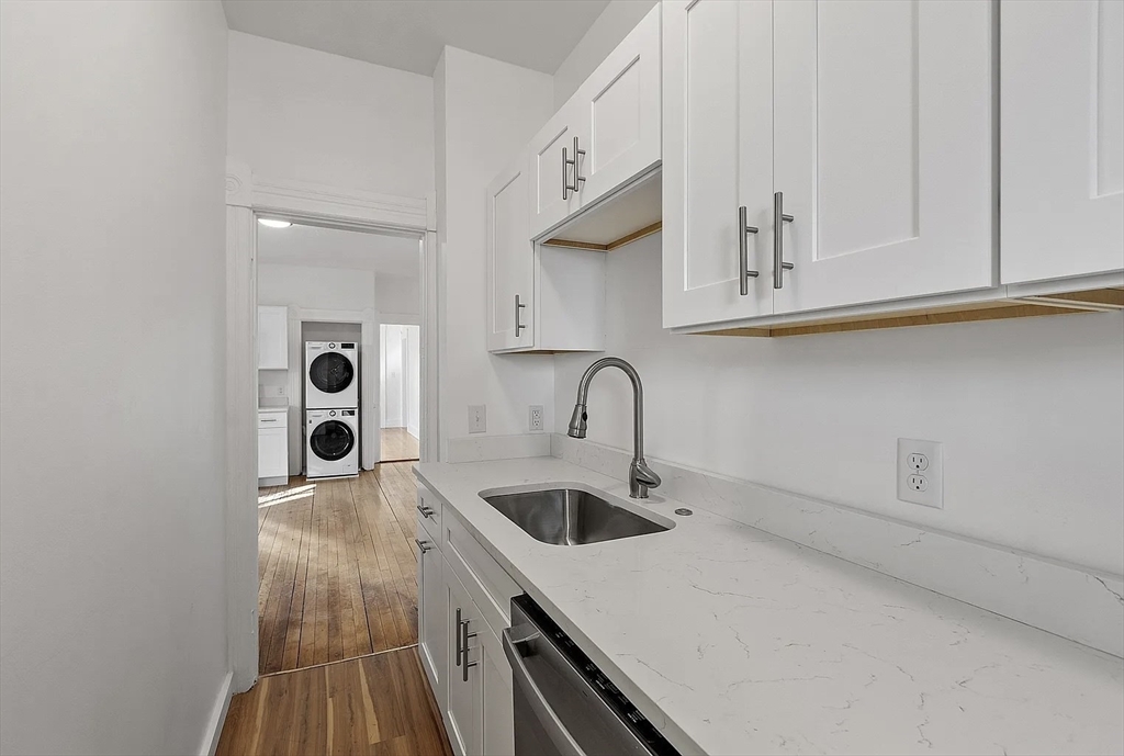 3 bed, 1 bath apartment for rent at 18 Ingalls St Unit 1, Worcester — photo 2 of 17