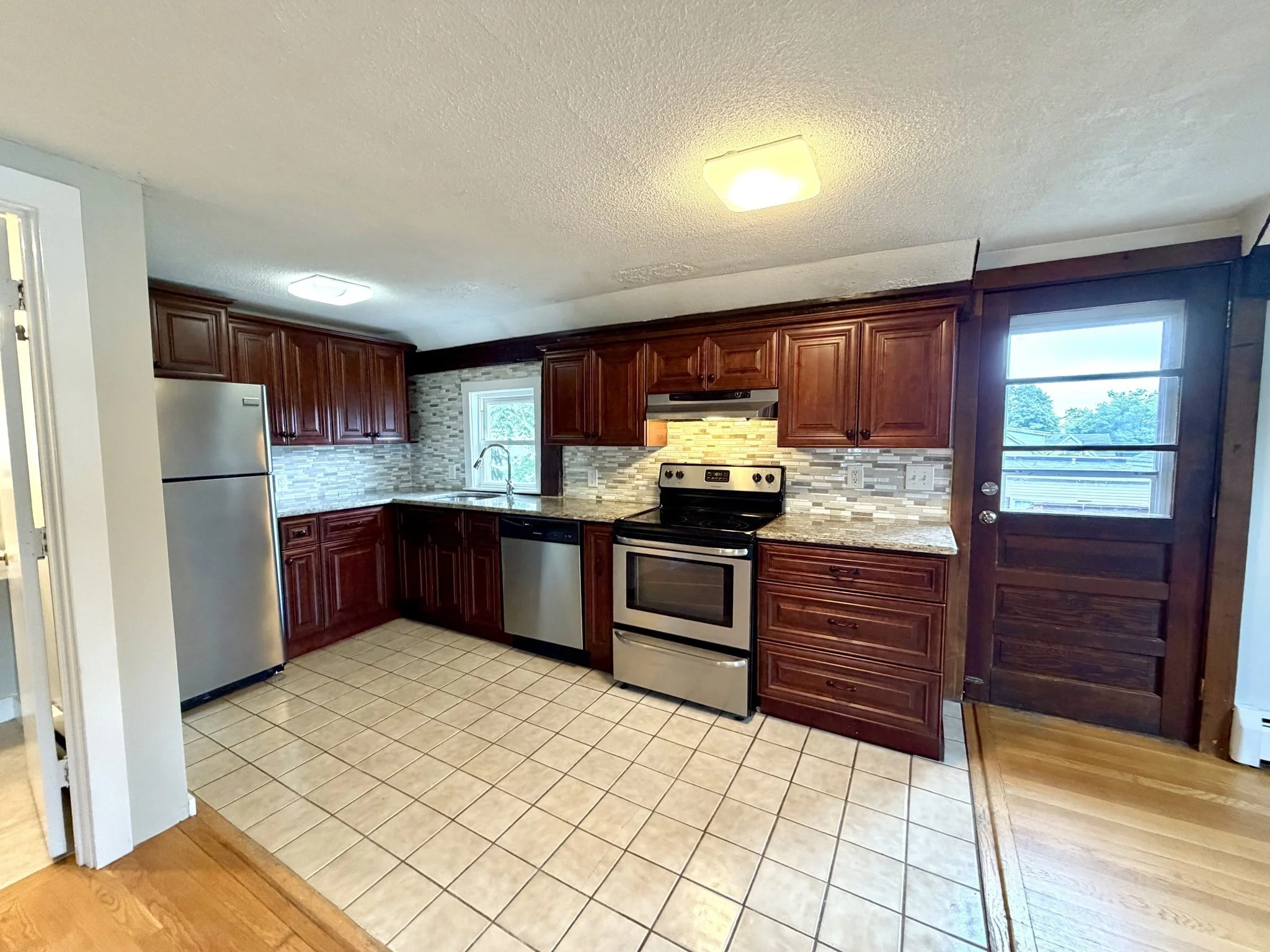 1 bed, 1 bath apartment for rent at 18 Japonica Unit 3, Salem — photo 2 of 8