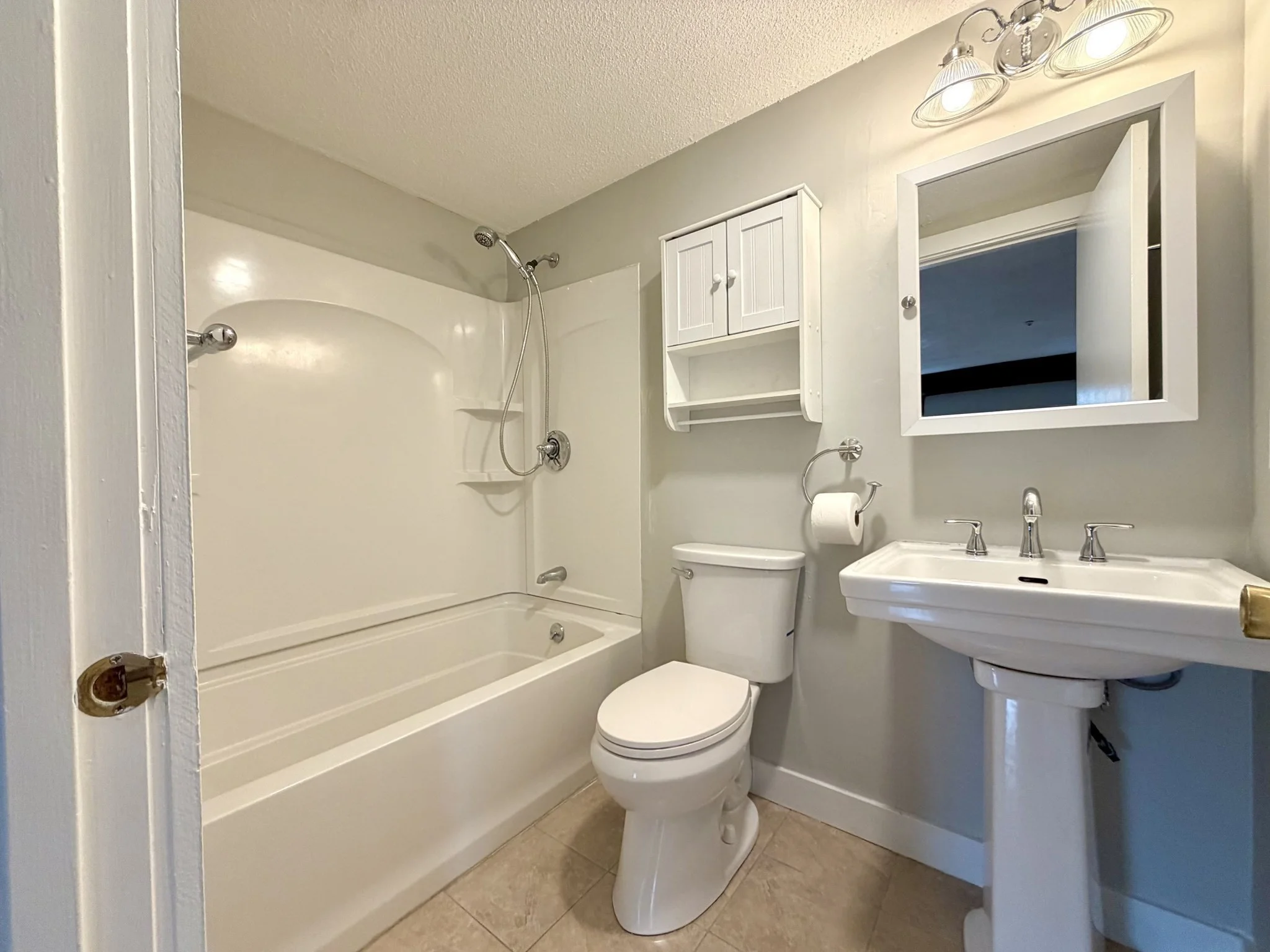 1 bed, 1 bath apartment for rent at 18 Japonica Unit 3, Salem — photo 7 of 8