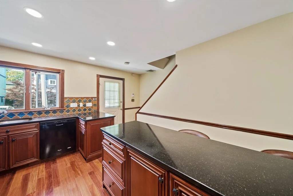 2 bed, 1 bath apartment for rent at 18 Jay St Unit 18, Cambridge — photo 3 of 22