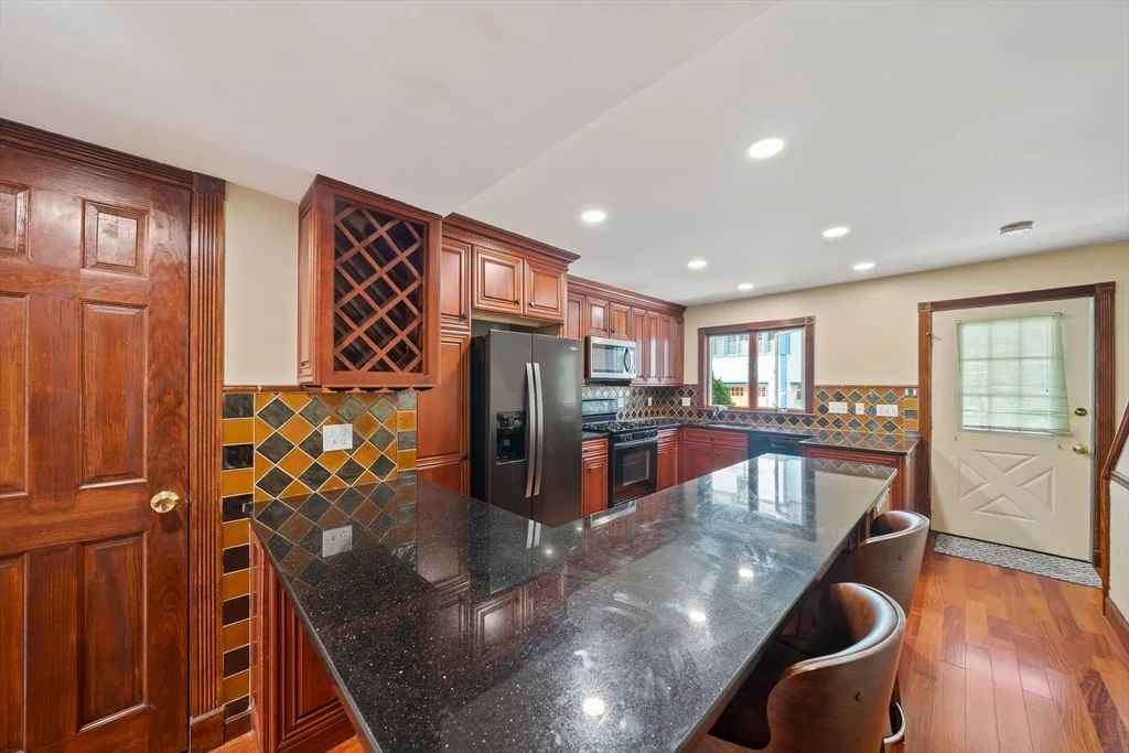 2 bed, 1 bath apartment for rent at 18 Jay St Unit 18, Cambridge — photo 4 of 22