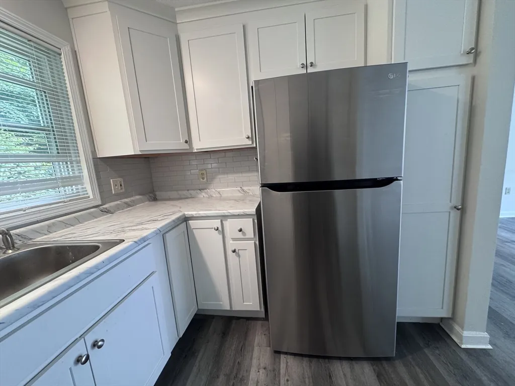 2 bed, 1 bath apartment for rent at 18 Juniper St Unit 49, Coolidge Corner — photo 5 of 12