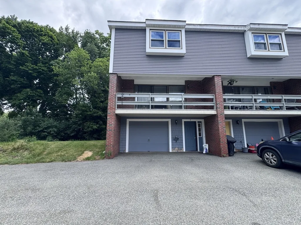 2 bed, 1 bath apartment for rent at 18 Juniper St Unit 49, Coolidge Corner