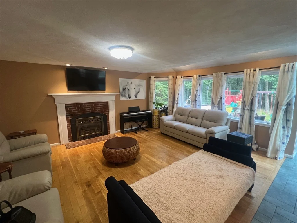 3 bed, 2 bath apartment for rent at 18 Kelshill Rd, Chelmsford — photo 8 of 30