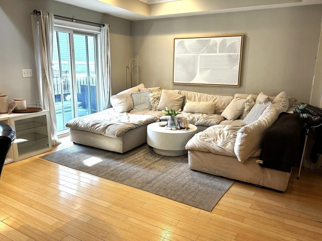 3 bed, 2 bath apartment for rent at 18 Knowlton St Unit 1, South Boston