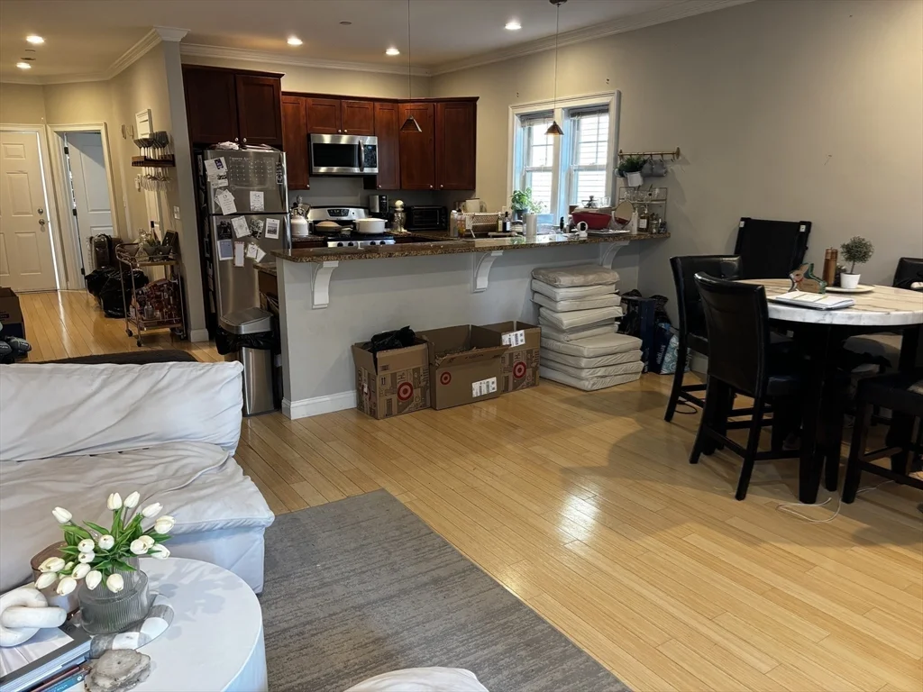 3 bed, 2 bath apartment for rent at 18 Knowlton St Unit 1, South Boston — photo 5 of 31