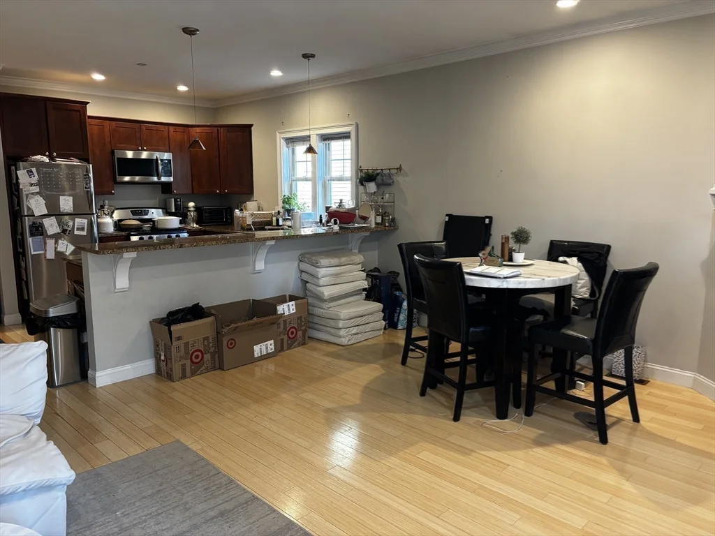 3 bed, 2 bath apartment for rent at 18 Knowlton St Unit 1, South Boston — photo 6 of 31