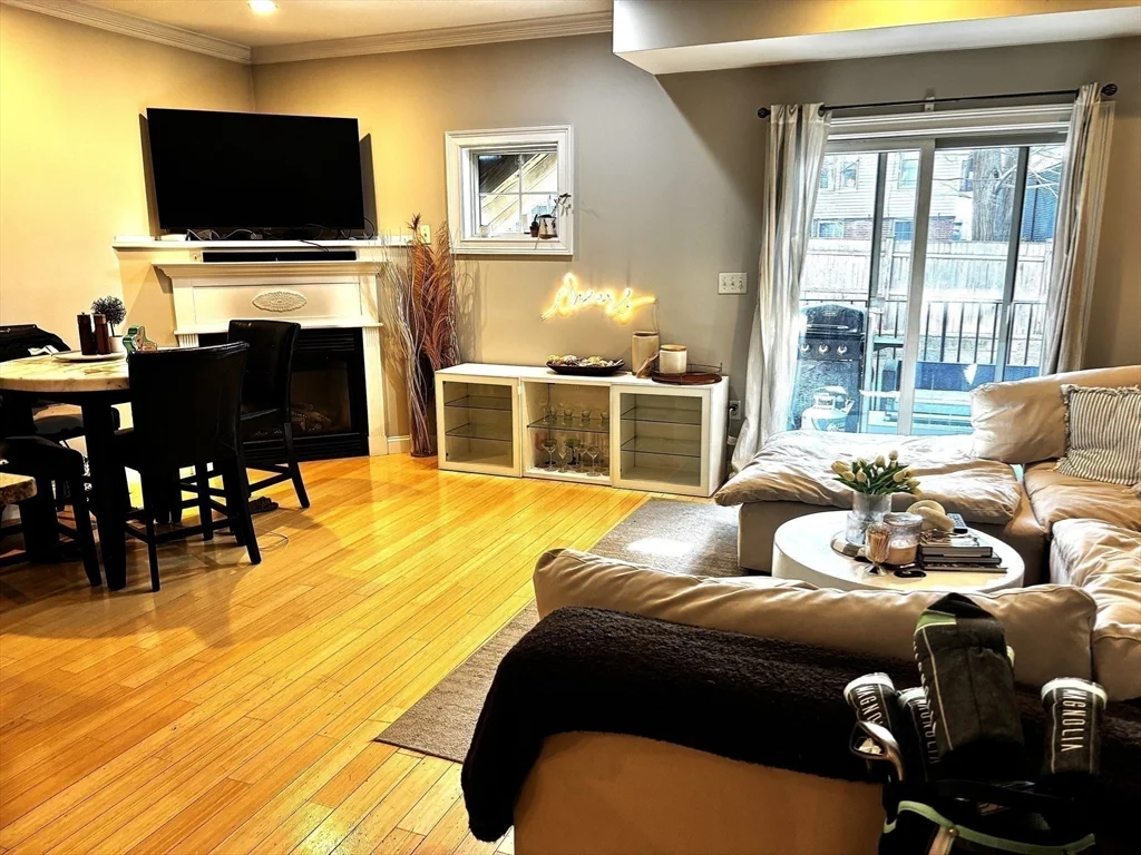 3 bed, 2 bath apartment for rent at 18 Knowlton St Unit 1, South Boston — photo 3 of 31