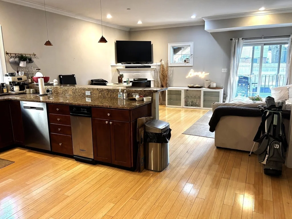 3 bed, 2 bath apartment for rent at 18 Knowlton St Unit 1, South Boston — photo 2 of 31