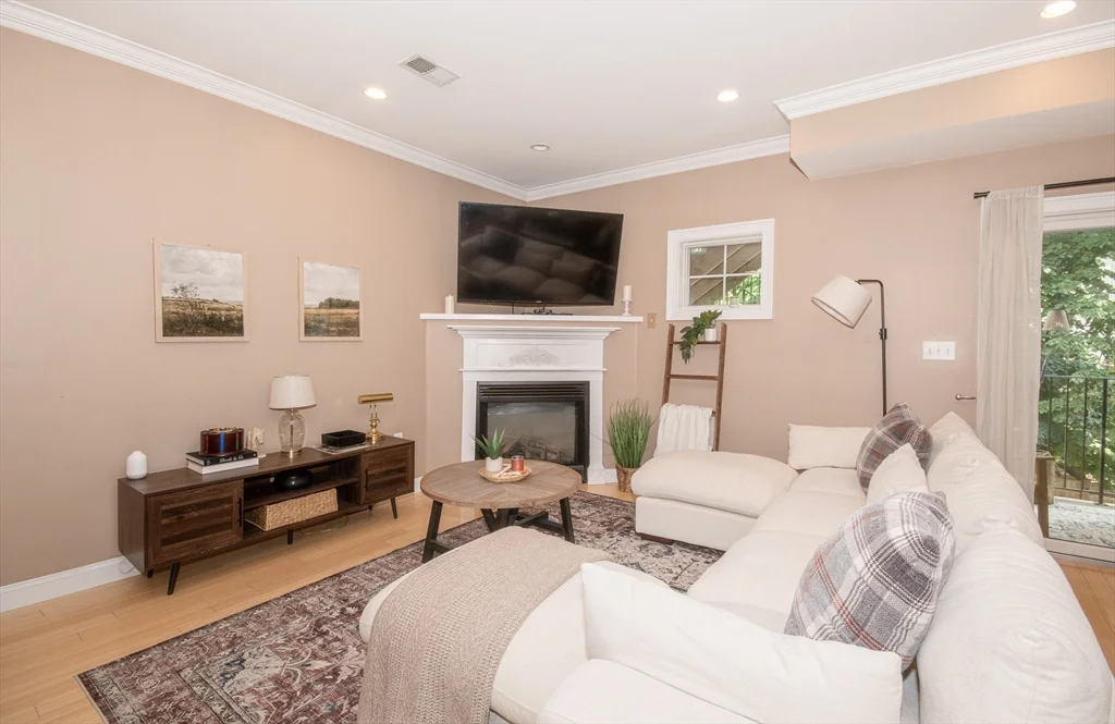 2 bed, 2 bath apartment for rent at 18 Knowlton St Unit 3, South Boston — photo 6 of 16