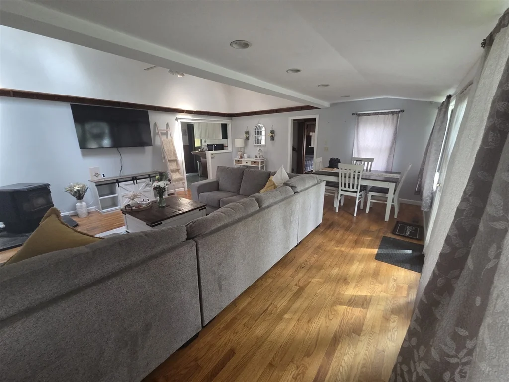 2 bed, 1 bath apartment for rent at 18 Lakeview Dr, Leicester — photo 4 of 17