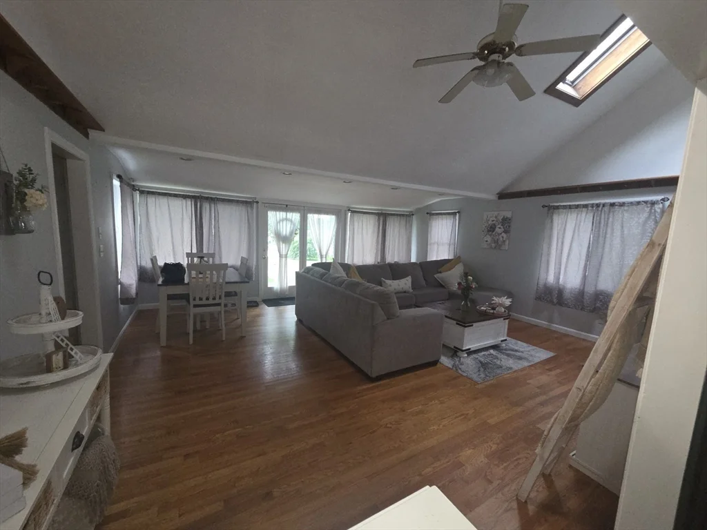 2 bed, 1 bath apartment for rent at 18 Lakeview Dr, Leicester — photo 3 of 17