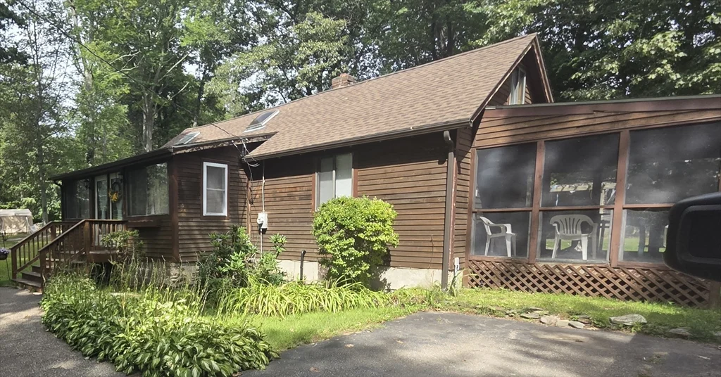 2 bed, 1 bath apartment for rent at 18 Lakeview Dr, Leicester