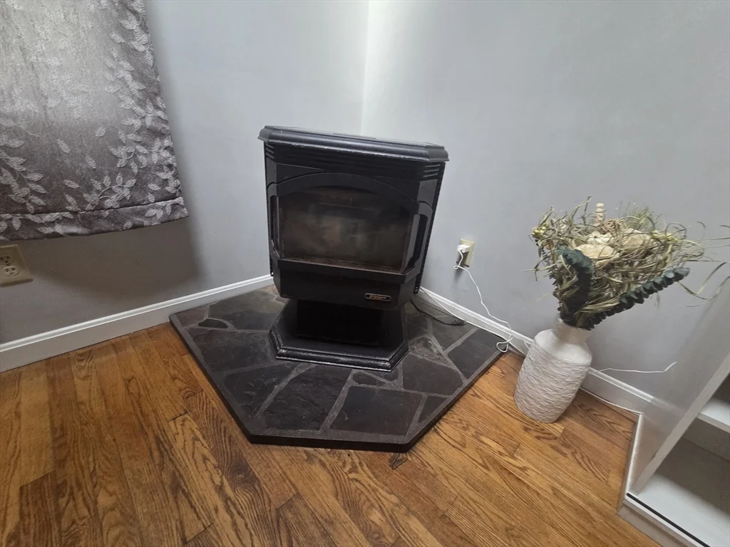2 bed, 1 bath apartment for rent at 18 Lakeview Dr, Leicester — photo 8 of 17
