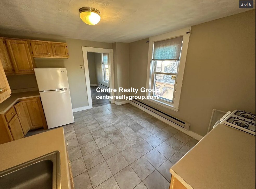 1 bed, 1 bath apartment for rent at 18 Lincoln St Unit 3, Newton Highlands — photo 3 of 7